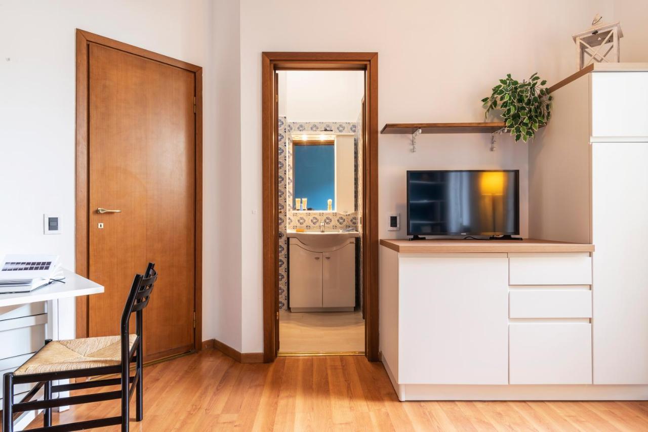 Casa Blu Flexyrent Apartment Wifi - No Ac Милано Екстериор снимка